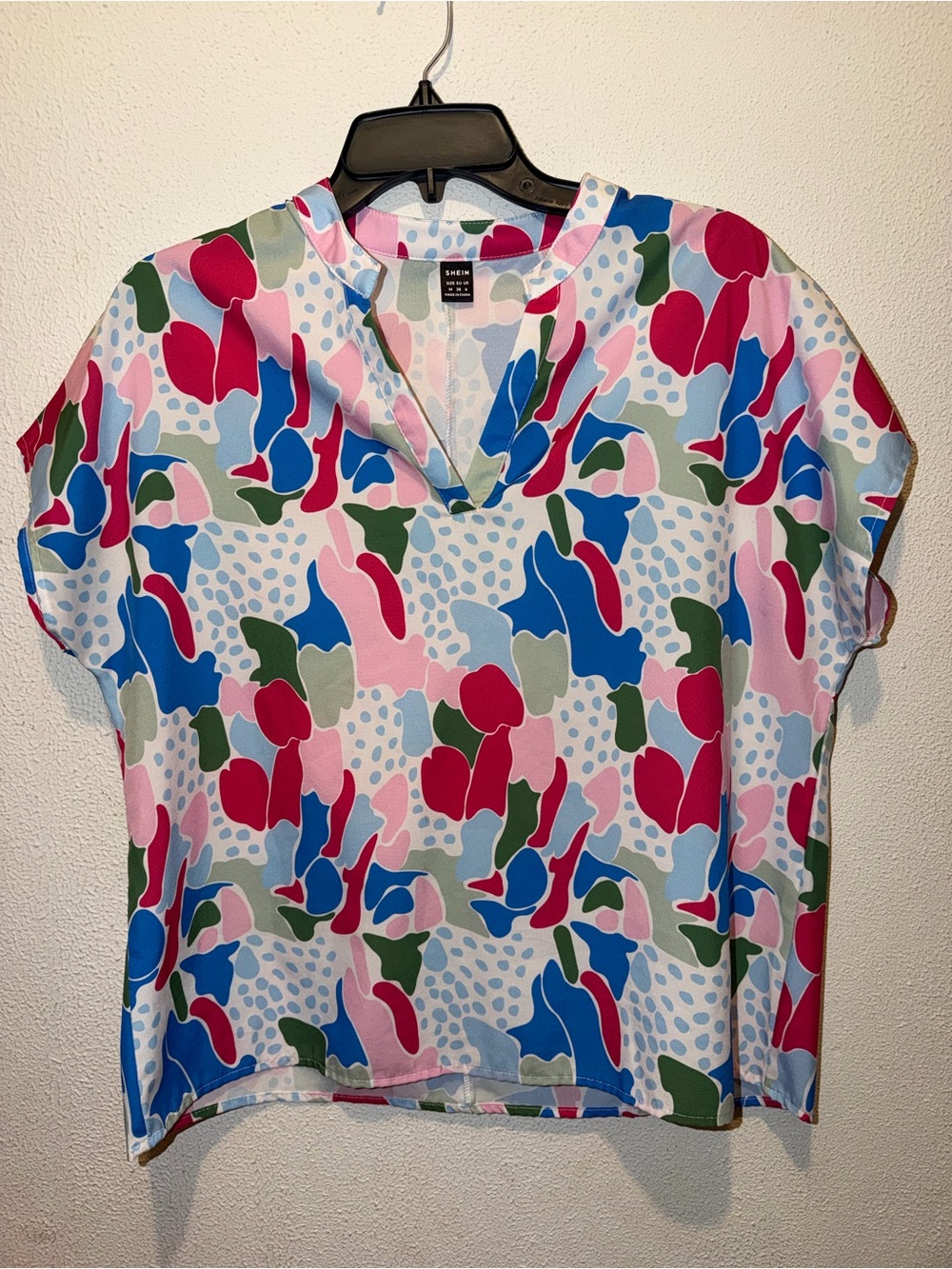 SHEIN Multicolor Abstract V-Neck Blouse in Pink, Blue & Green